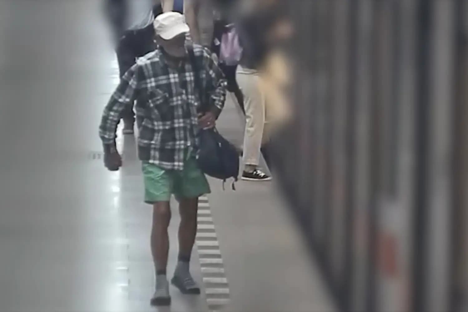 Пражская полиция разыскивает еще одного мужчину, который занимался самоудовлетворением в метро