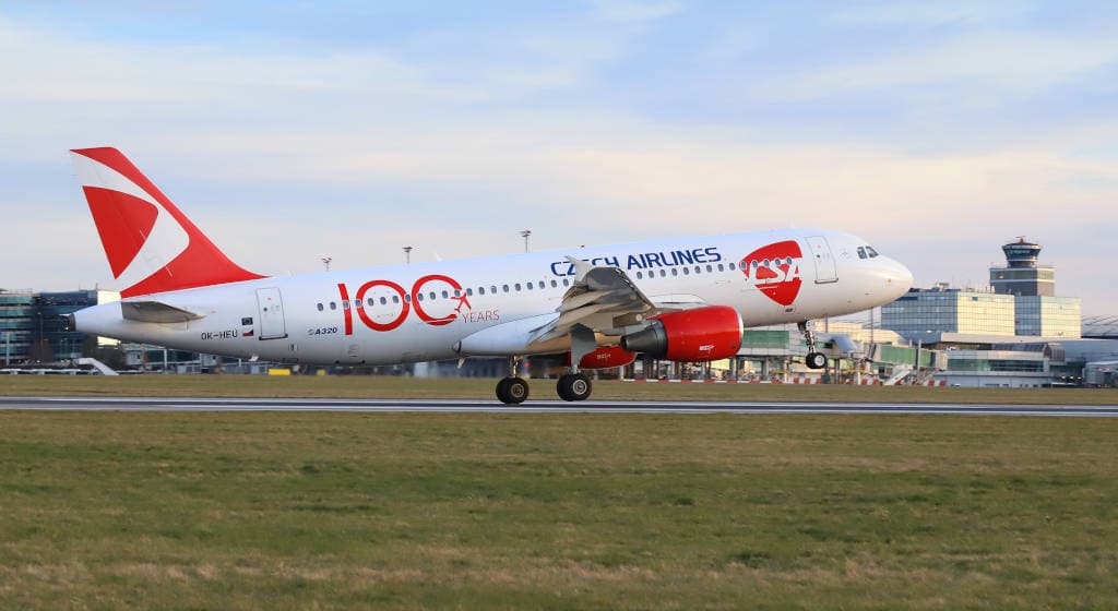 Czech Airlines приглашают желающих совершить обзорный полет над Чехией по случаю 100-летия компании