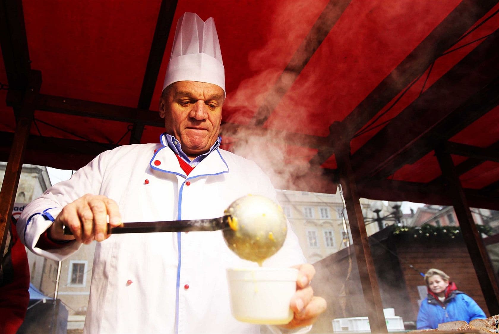 В преддверии Рождества в Праге будут бесплатно угощать традиционным рыбным супом всех желающих