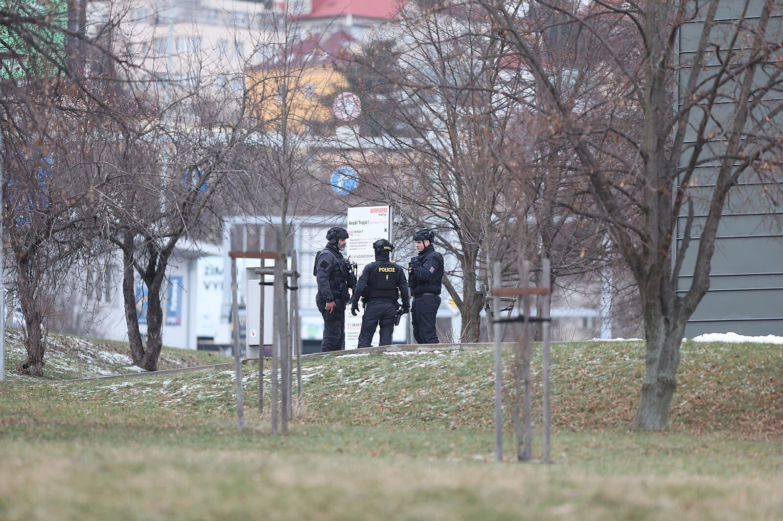 В Праге студент Карлового университета привлек внимание полиции и пиротехников большой сумкой