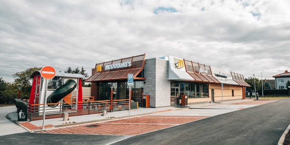 В Чехии открыли самый экологичный McDonald's в стране