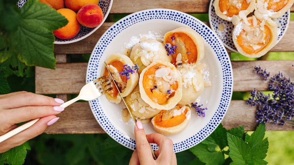 Что приготовить: аппетитные творожные кнедлики с абрикосами и марципаном