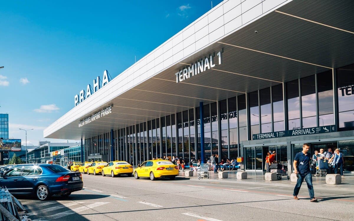 Пражский аэропорт планирует изменить и улучшить службы обмена валют