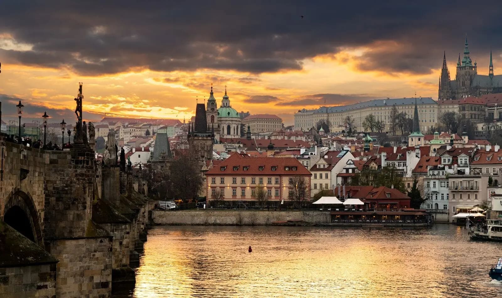 8 мая в Праге пройдут Дни открытых дверей в Сенате и Палате депутатов ЧР, а также в Грзанском дворце