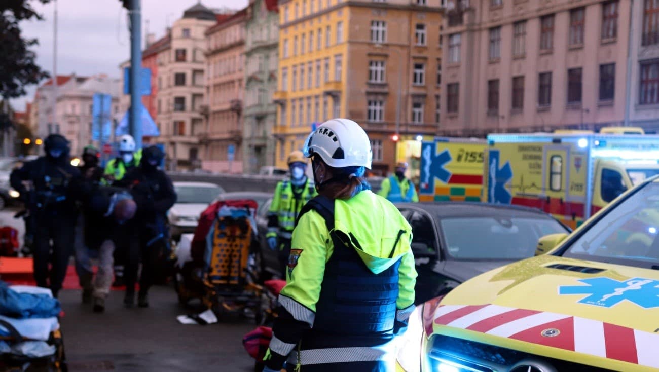 В Чехии мужчина под воздействием наркотиков отрезал себе половой орган и уши и полуголый бегал в растерянности по городу