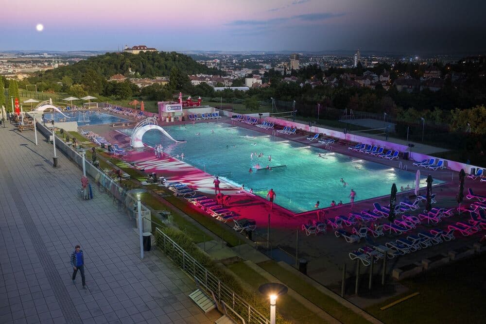 Пять красивых и современных бассейнов в Чехии