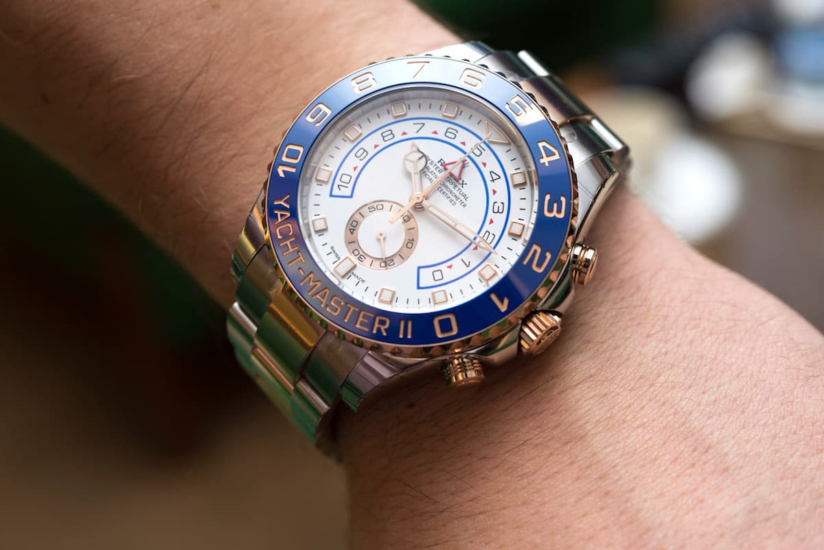 В Чехии мужчина хотел продать часы Rolex, но потенциальный покупатель их у него украл