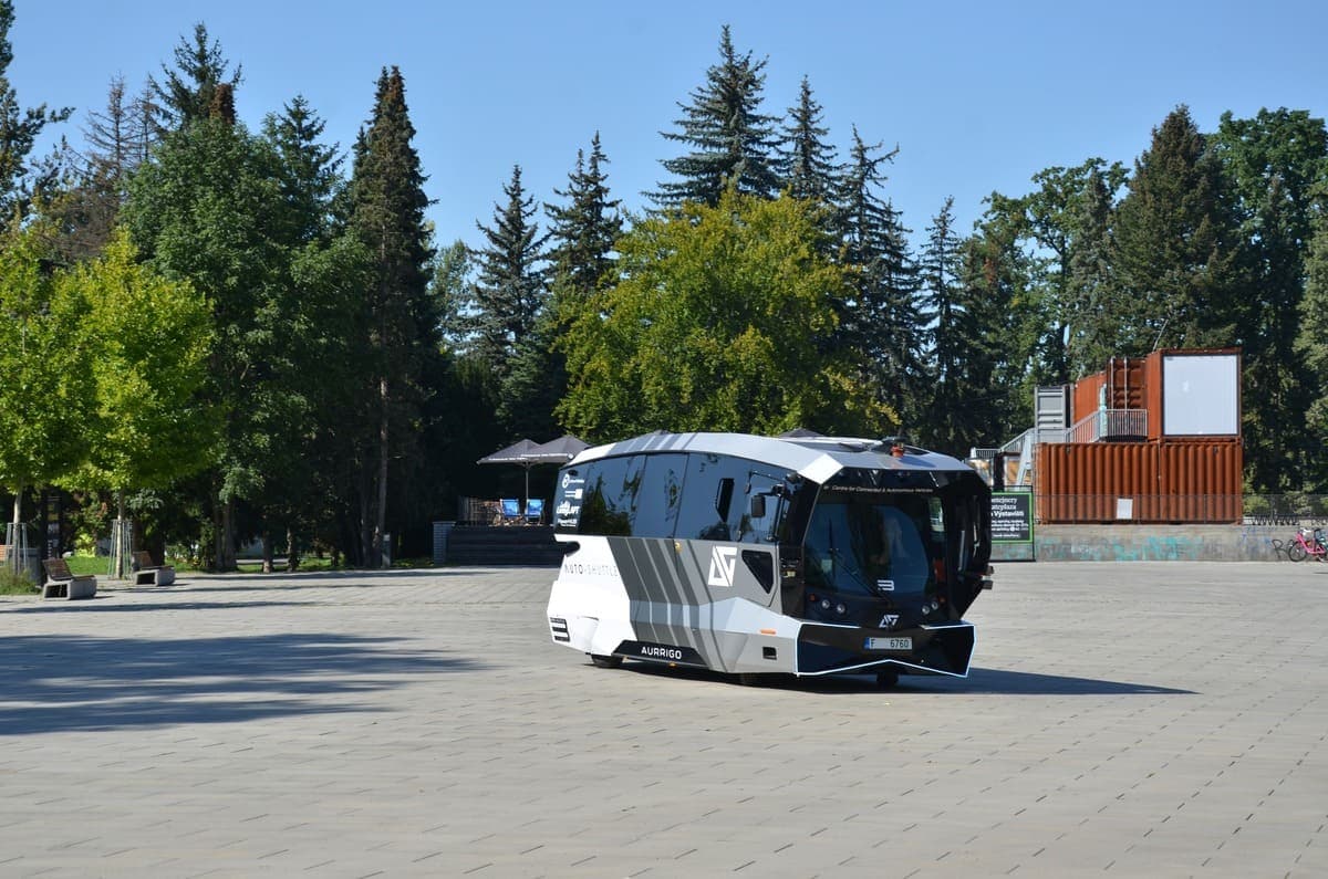 С 15 сентября по 5 октября в Праге можно будет бесплатно прокатиться на автономном микроавтобусе