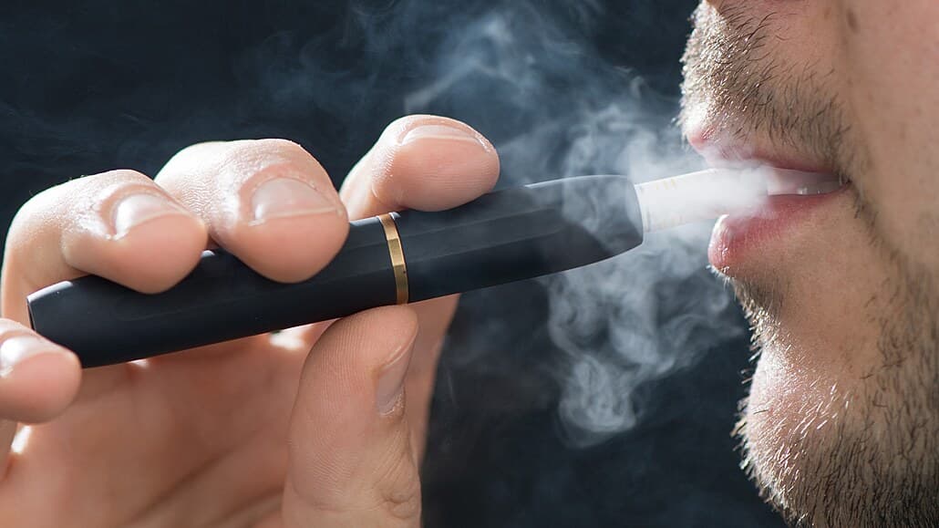 Чехия готовится запретить производство и продажу ароматизированных стиков для электронных сигарет