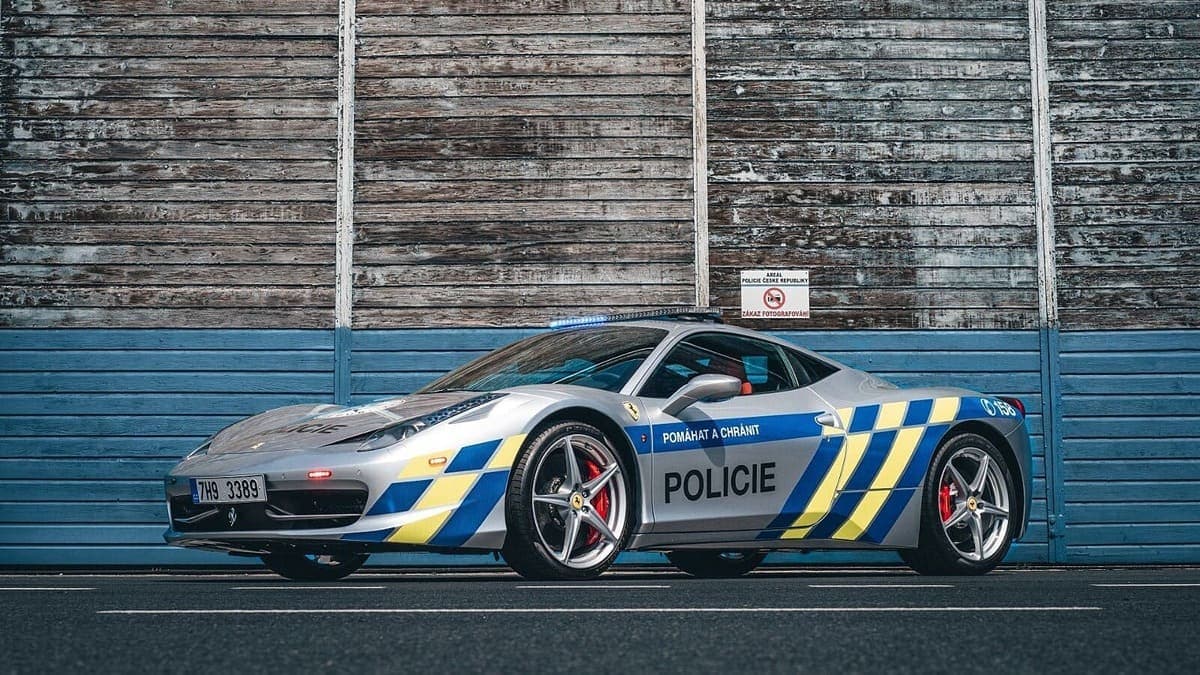 Полиция отчиталась за полгода использования своего Ferrari