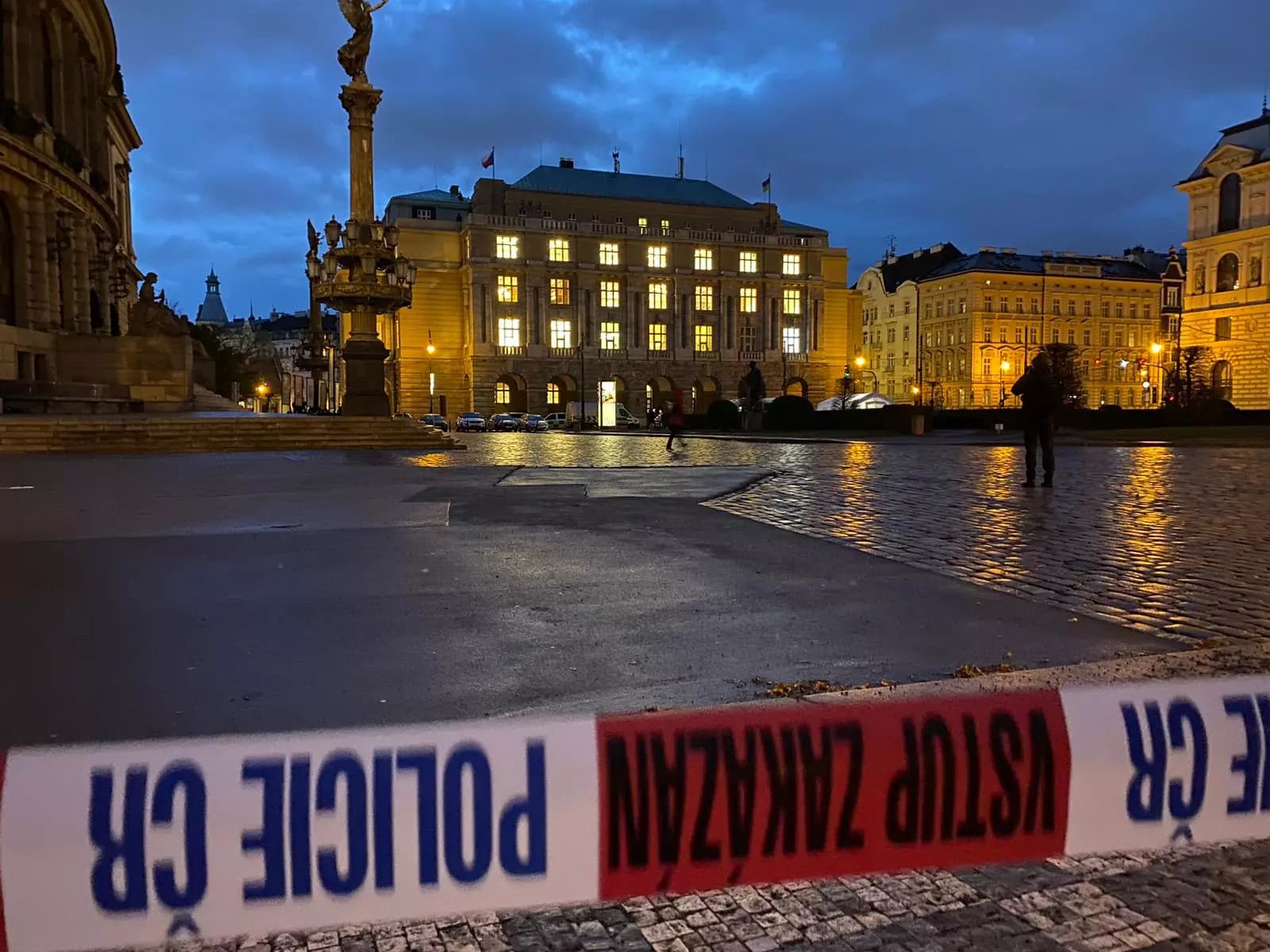 Чешская полиция подробно рассказала о поисках стрелка и своих действиях во время его задержания