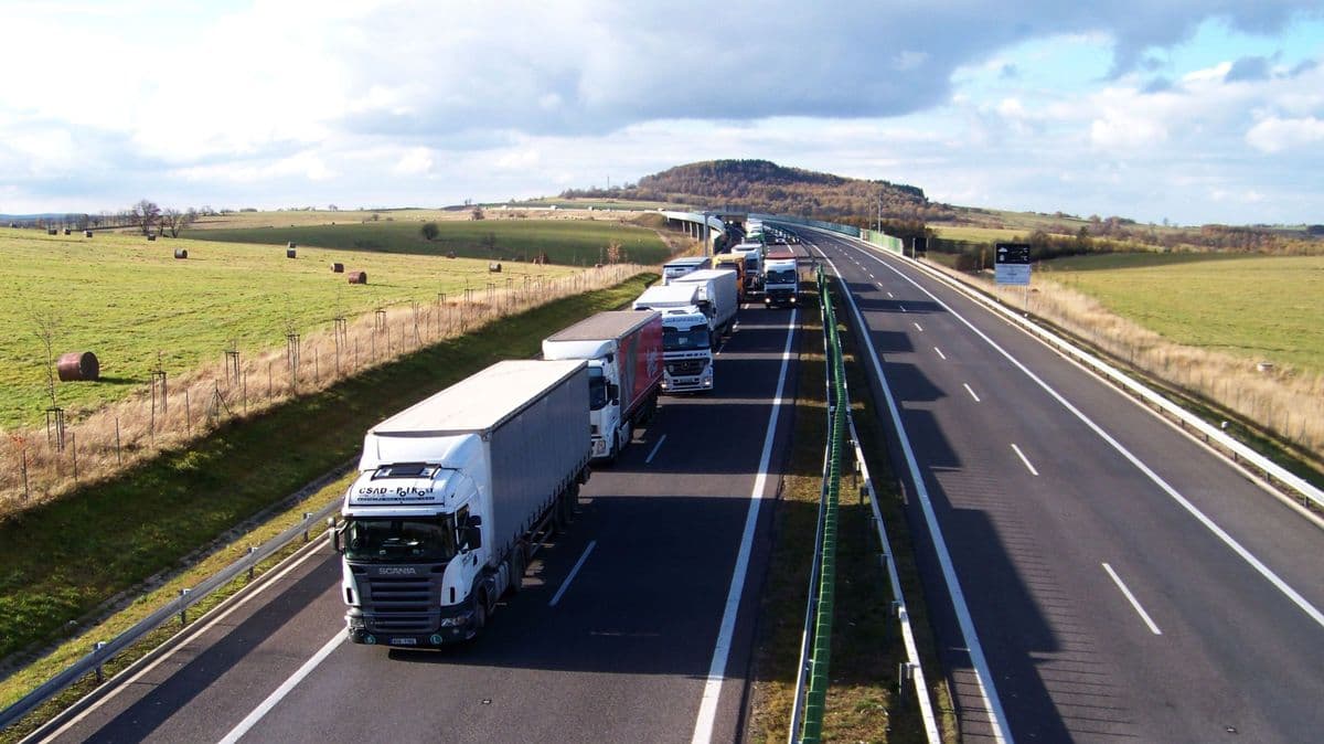 В Чехии на трассе D1 будут введены запреты на обгон для фур