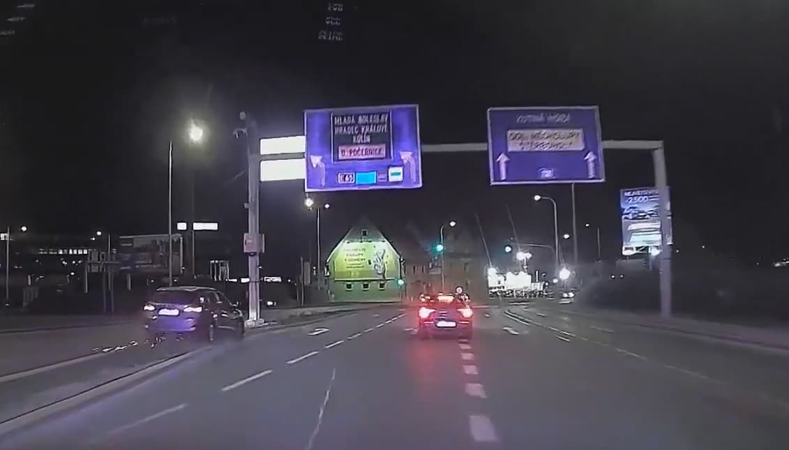 Погоня в Праге: пил пиво за рулем и управлял угнанным автомобилем