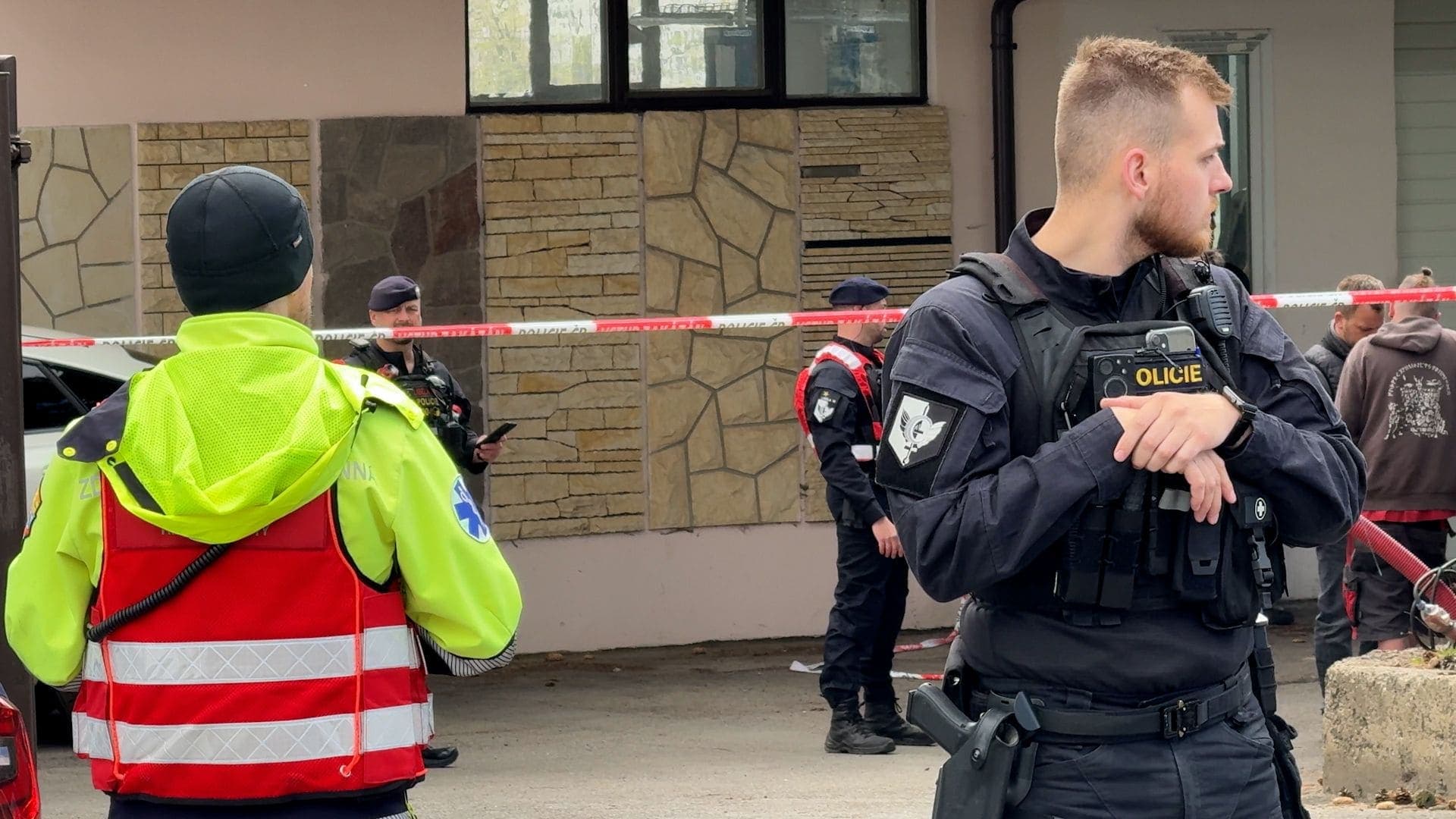 В Праге полицейские расследуют насильственную смерть мужчины в автосервисе