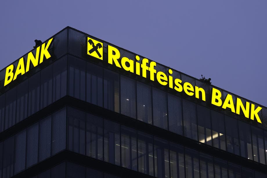 Raiffeisenbank продолжает закрывать счета россиянам, живущим в Чехии, без объяснения причины