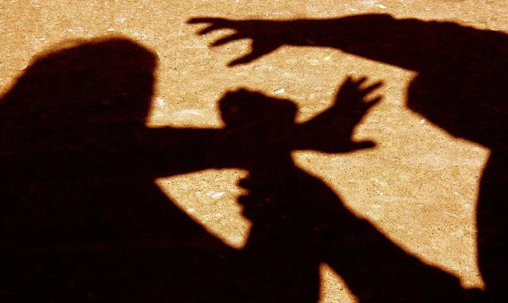 В центре Брно двое мужчин спасли женщину от изнасилования