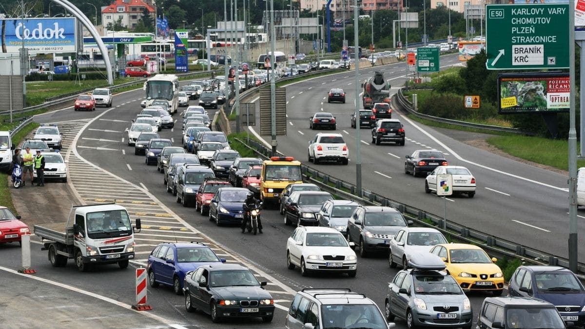 Дорожная статистика по Праге 2022: сколько зарегистрировано автомобилей и какие участки самые загруженные