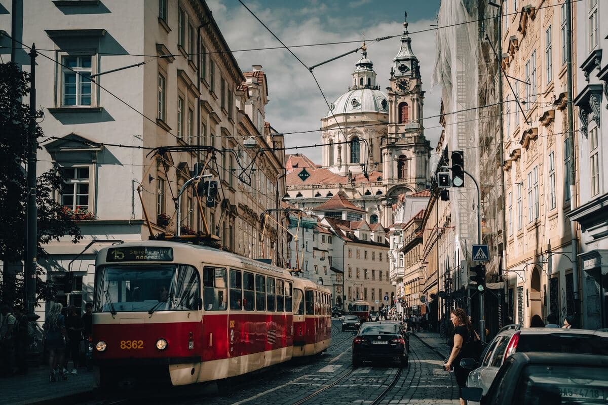 Опрос: почти половина жителей Праги не чувствует себя в безопасности на дорогах города