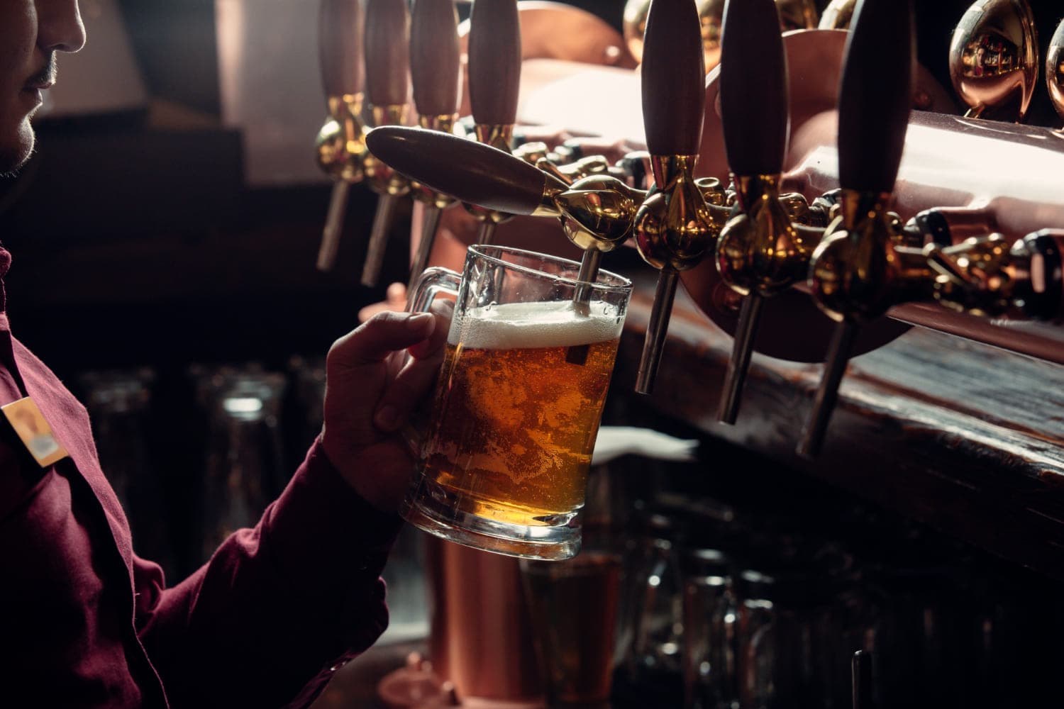 Обзор: как изменились цены на разливное пиво в Праге после повышения ставки НДС