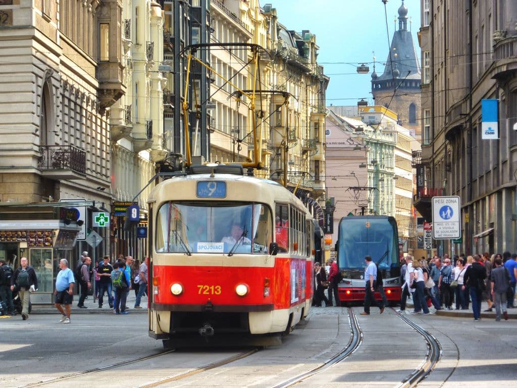 Сегодня городской совет Праги одобрил продление скидок на проездные билеты для граждан Украины