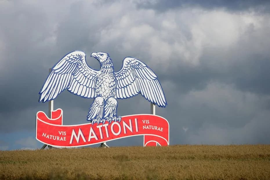 Чешская компания Mattoni уходит с российского рынка. Она начала поставлять минеральную воду в центры для беженцев
